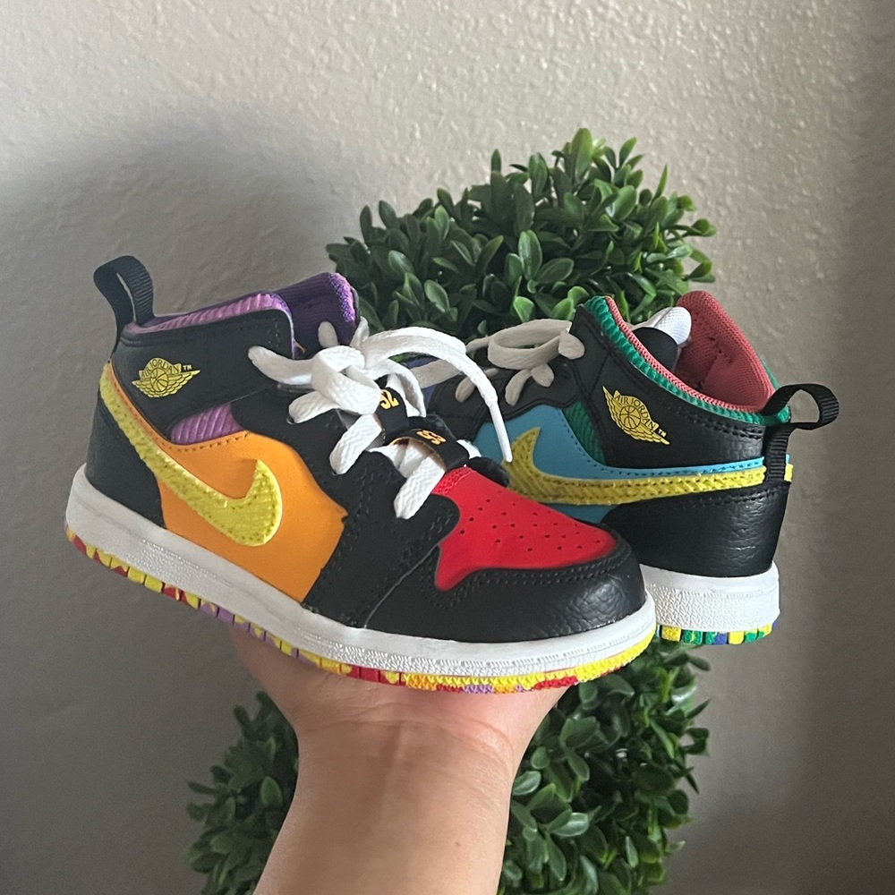 Air Jordan 1 Mid ‘Sneaker School”
